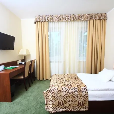 Hotel Zielony 3* بوزنان