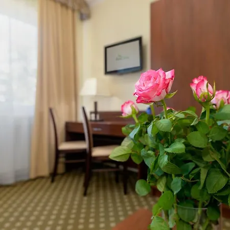Hotel Zielony 3* بوزنان