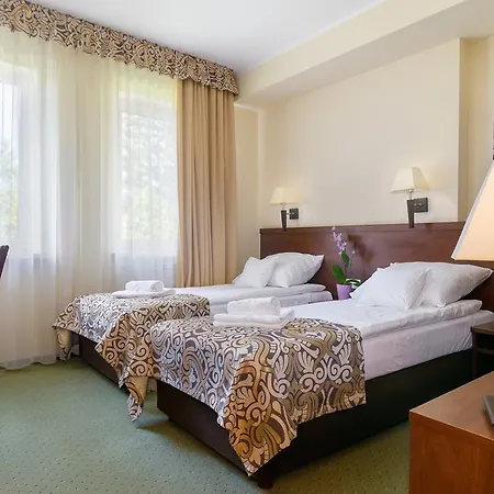 Hotel Zielony 3* بوزنان