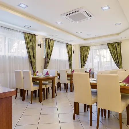 Hotel Zielony فندق 3*