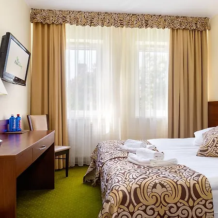 Hotel Zielony 3* بوزنان
