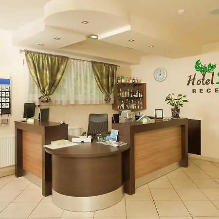Hotel Zielony 3* بوزنان