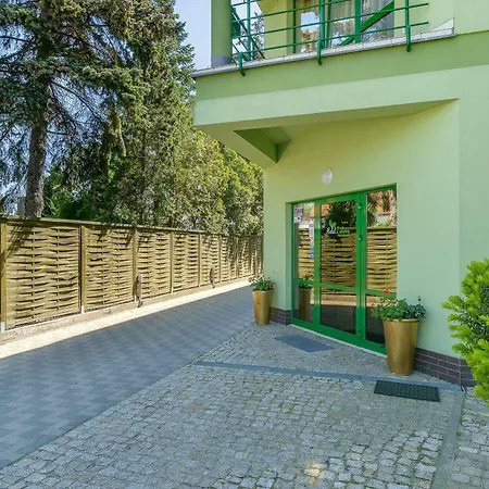 Hotel Zielony 3* بوزنان