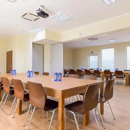 Hotel Zielony 3* بوزنان